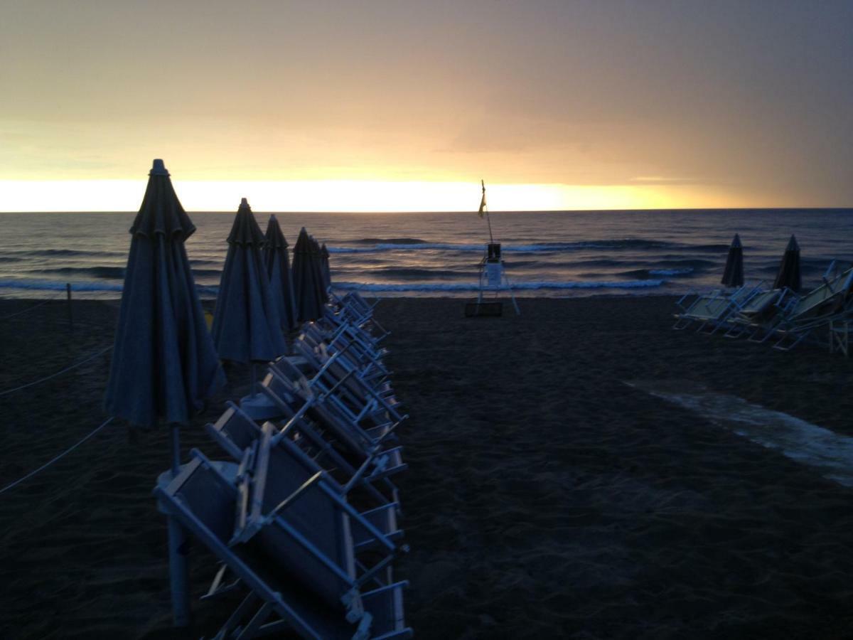 La Zattera Camere San Vincenzo Esterno foto